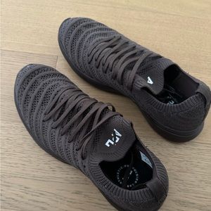 APL techloom wave women sneakers